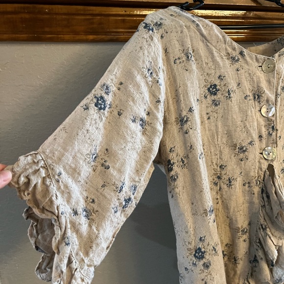 Floral Button-Up Women's Top - Picture 2 of 4